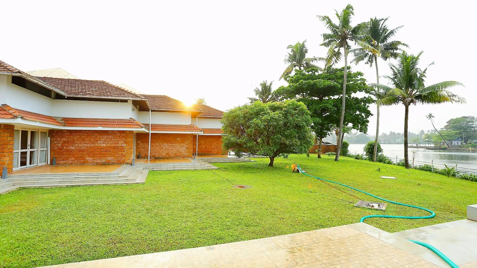 Townhouse Island Inn Elur