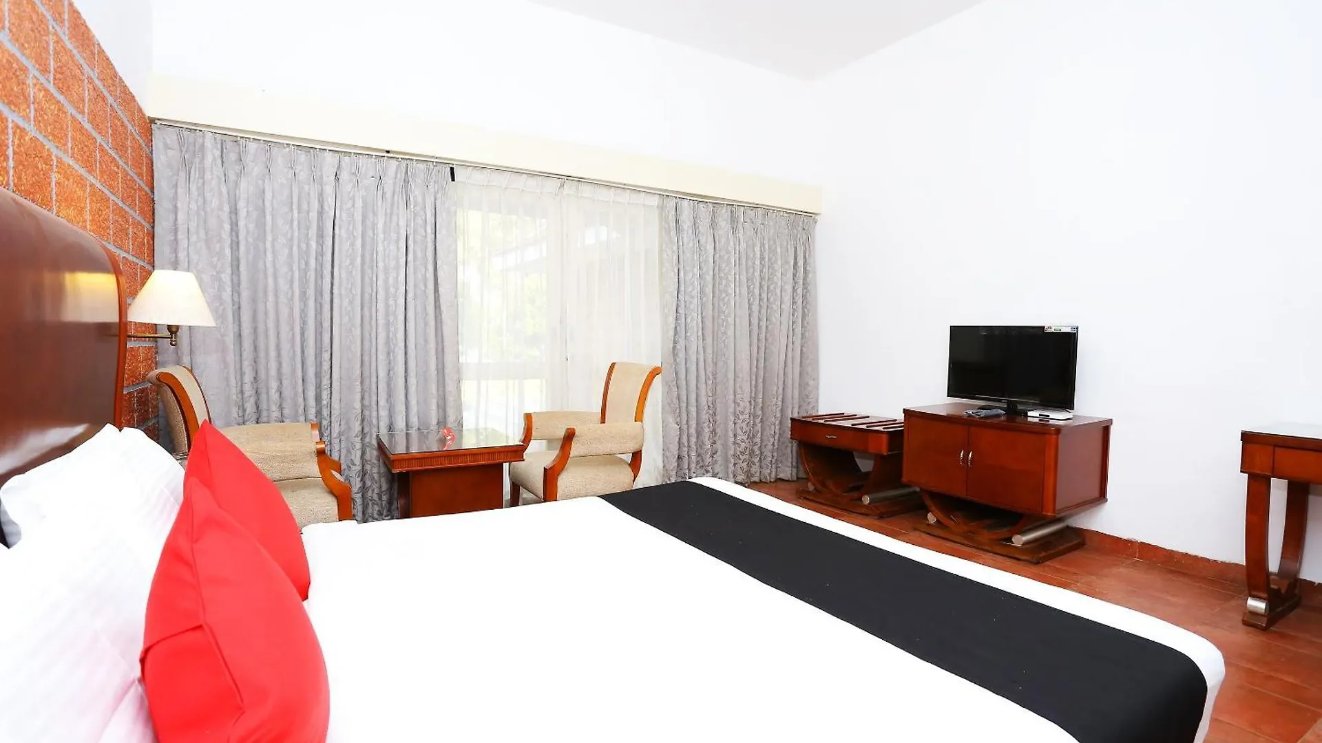 Townhouse Island Inn Elur 4*,  India
