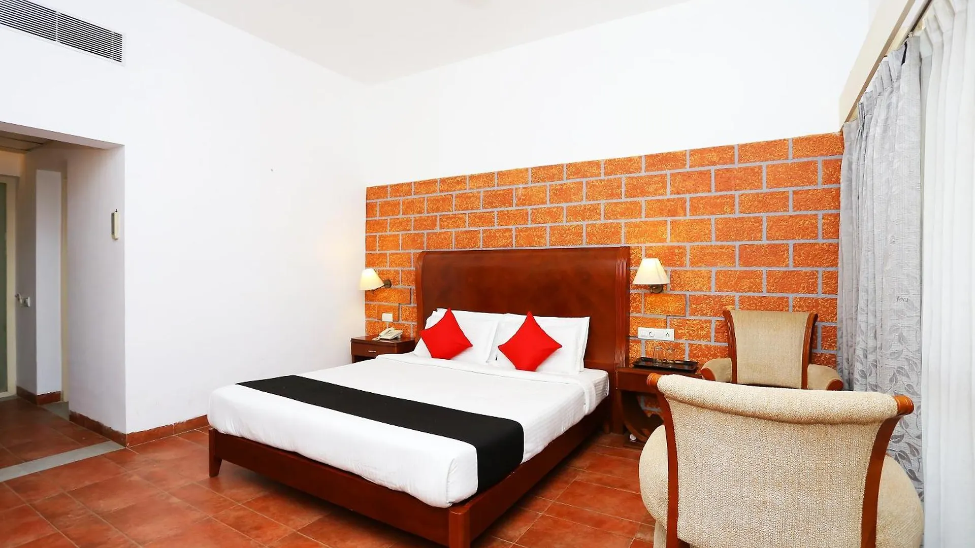 **** Hotel Townhouse Island Inn Elur India